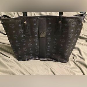 Authentic MCM Medium Reversible Liz Shopper tote